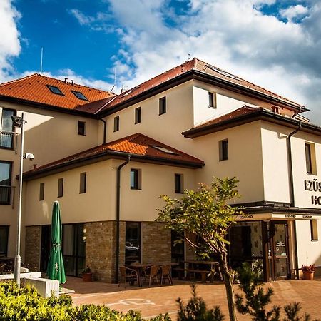 Ezuesthid Hotel Veszprem Exterior photo