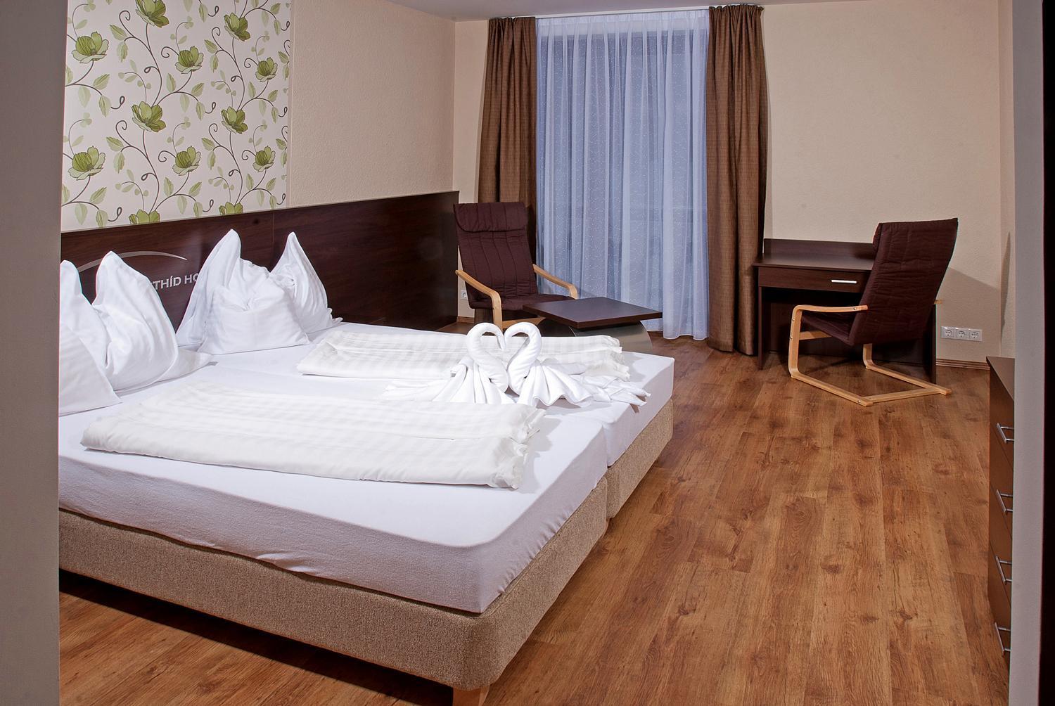 Ezuesthid Hotel Veszprem Exterior photo