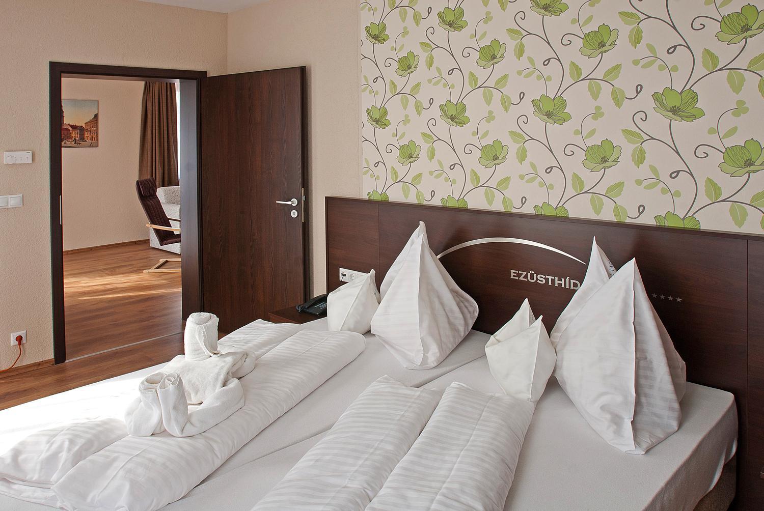 Ezuesthid Hotel Veszprem Exterior photo