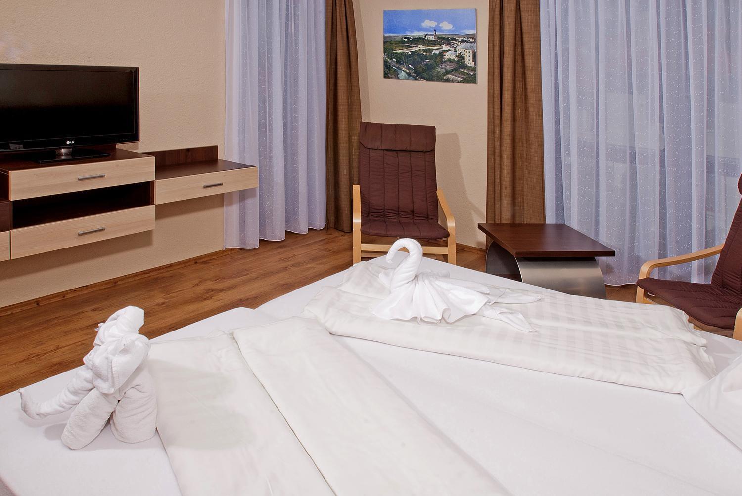 Ezuesthid Hotel Veszprem Exterior photo