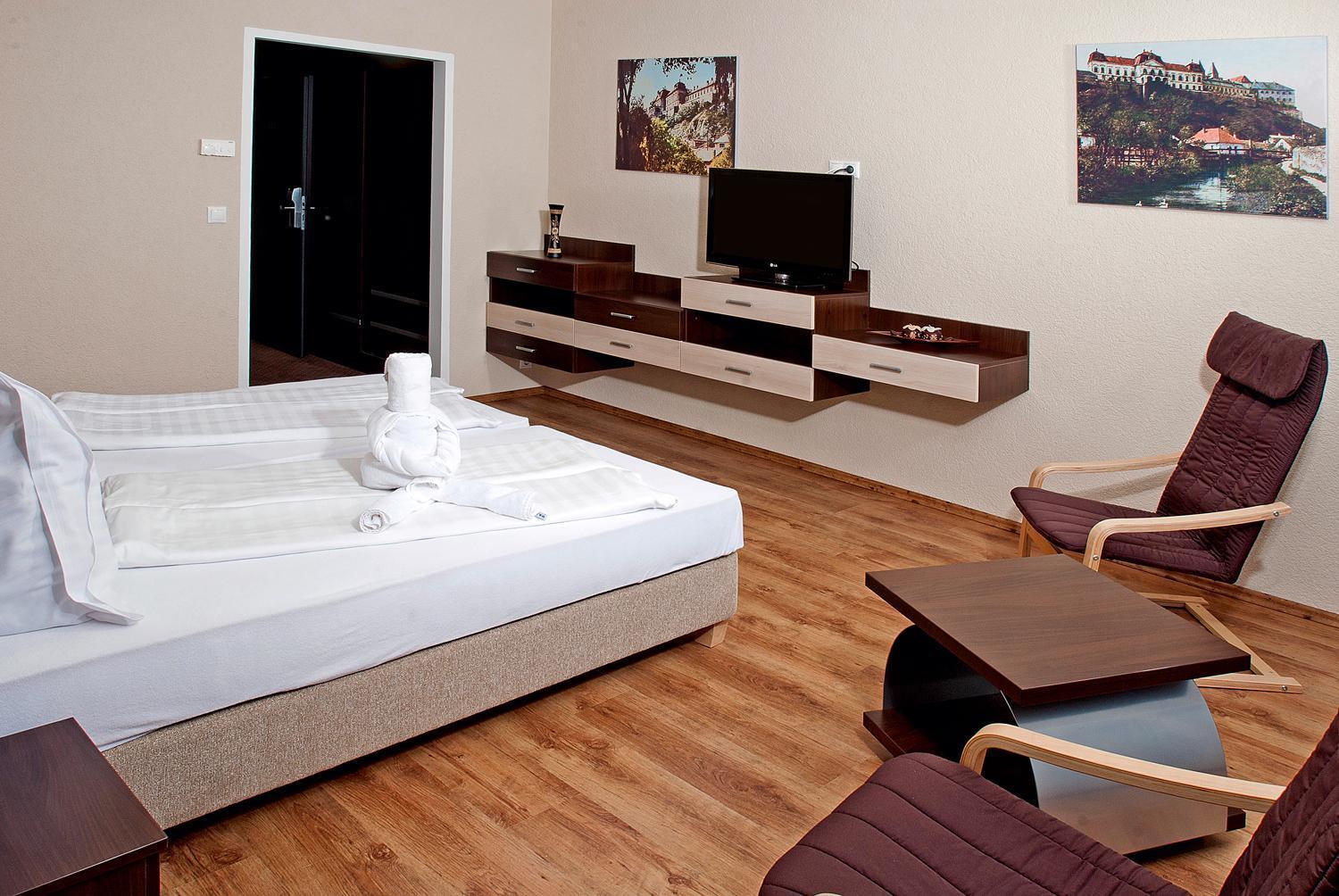Ezuesthid Hotel Veszprem Exterior photo