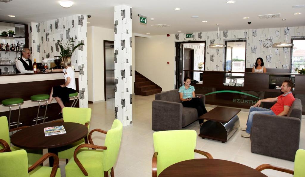 Ezuesthid Hotel Veszprem Exterior photo