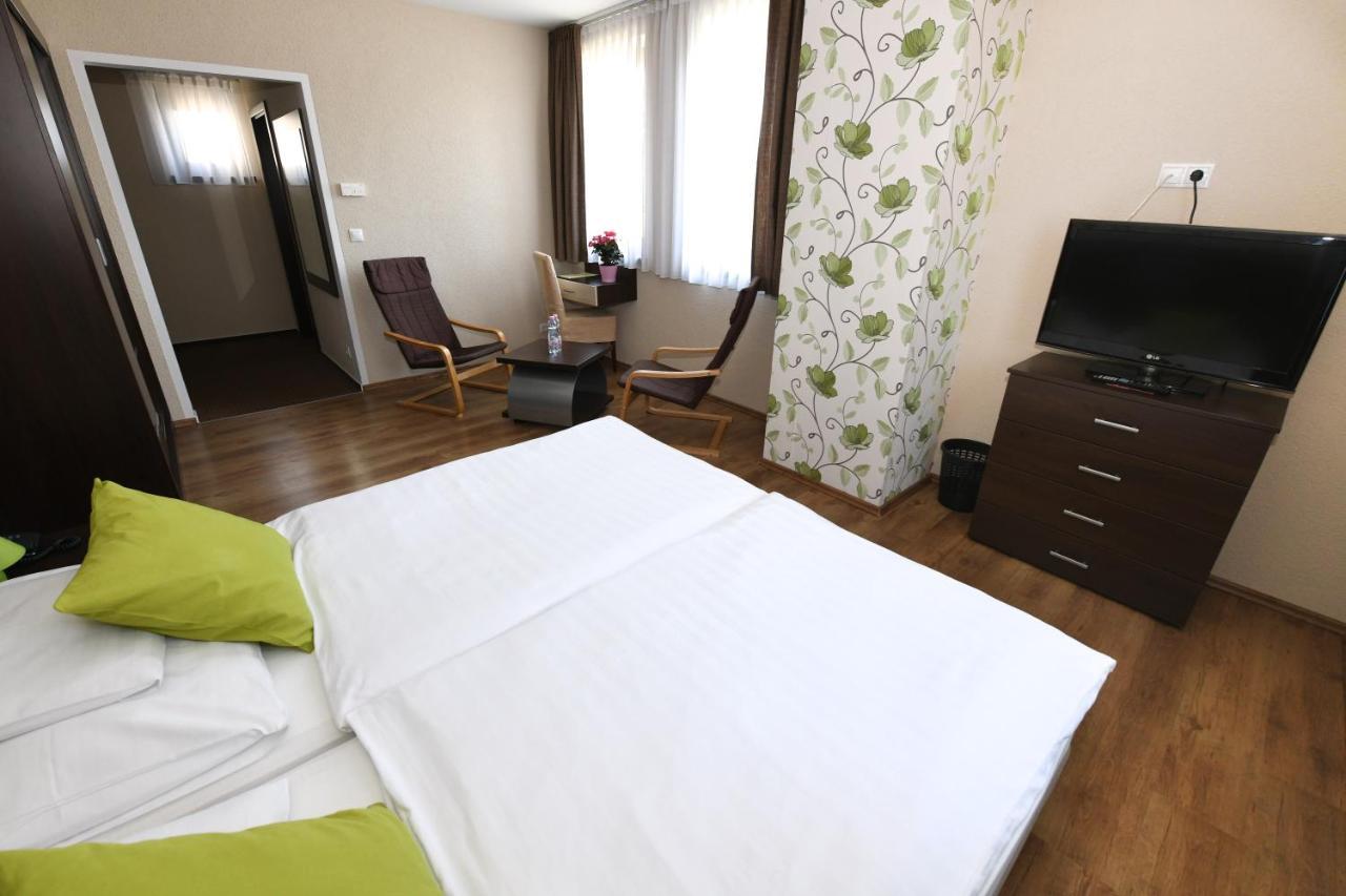 Ezuesthid Hotel Veszprem Exterior photo