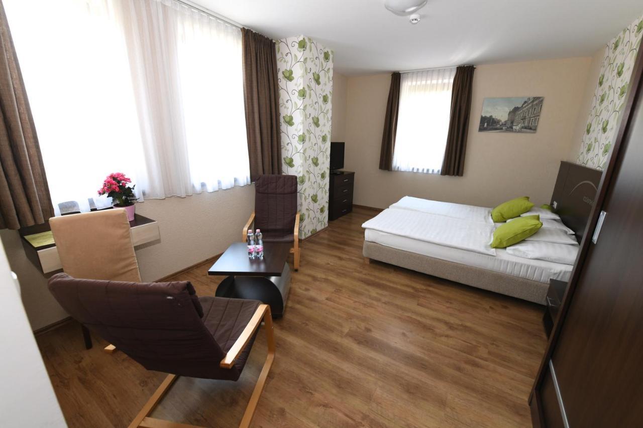 Ezuesthid Hotel Veszprem Exterior photo
