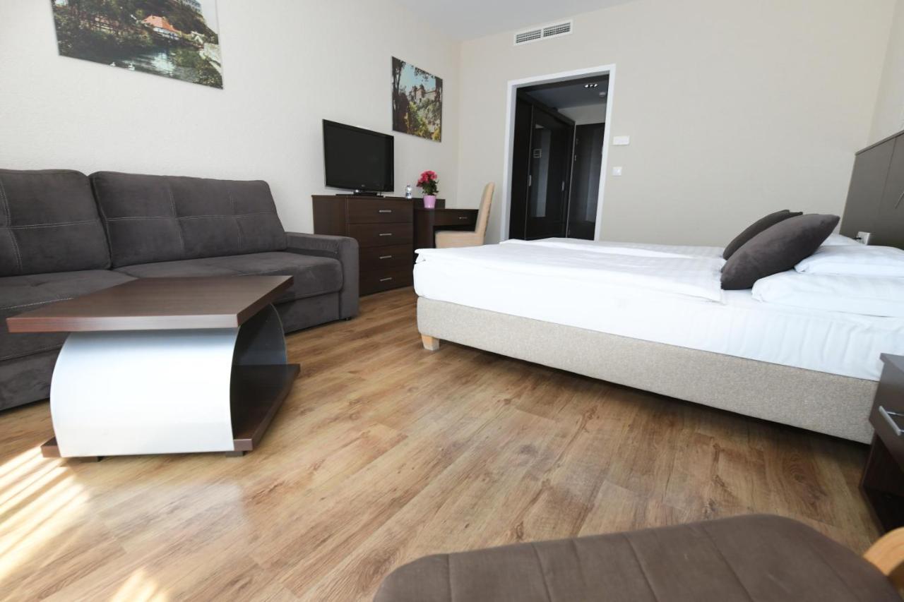 Ezuesthid Hotel Veszprem Exterior photo